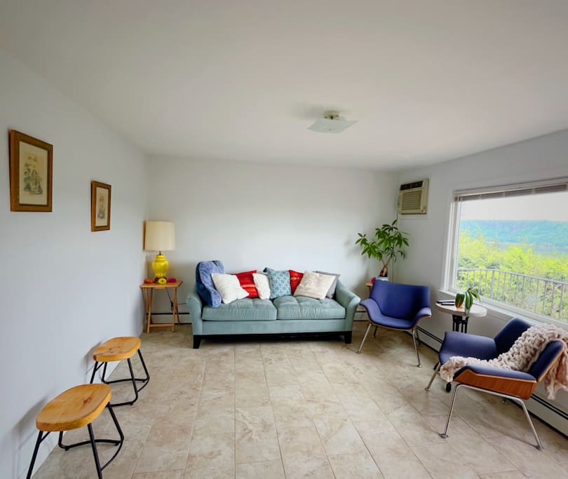 Private Apt With Riverside Views 25 min from NYC
