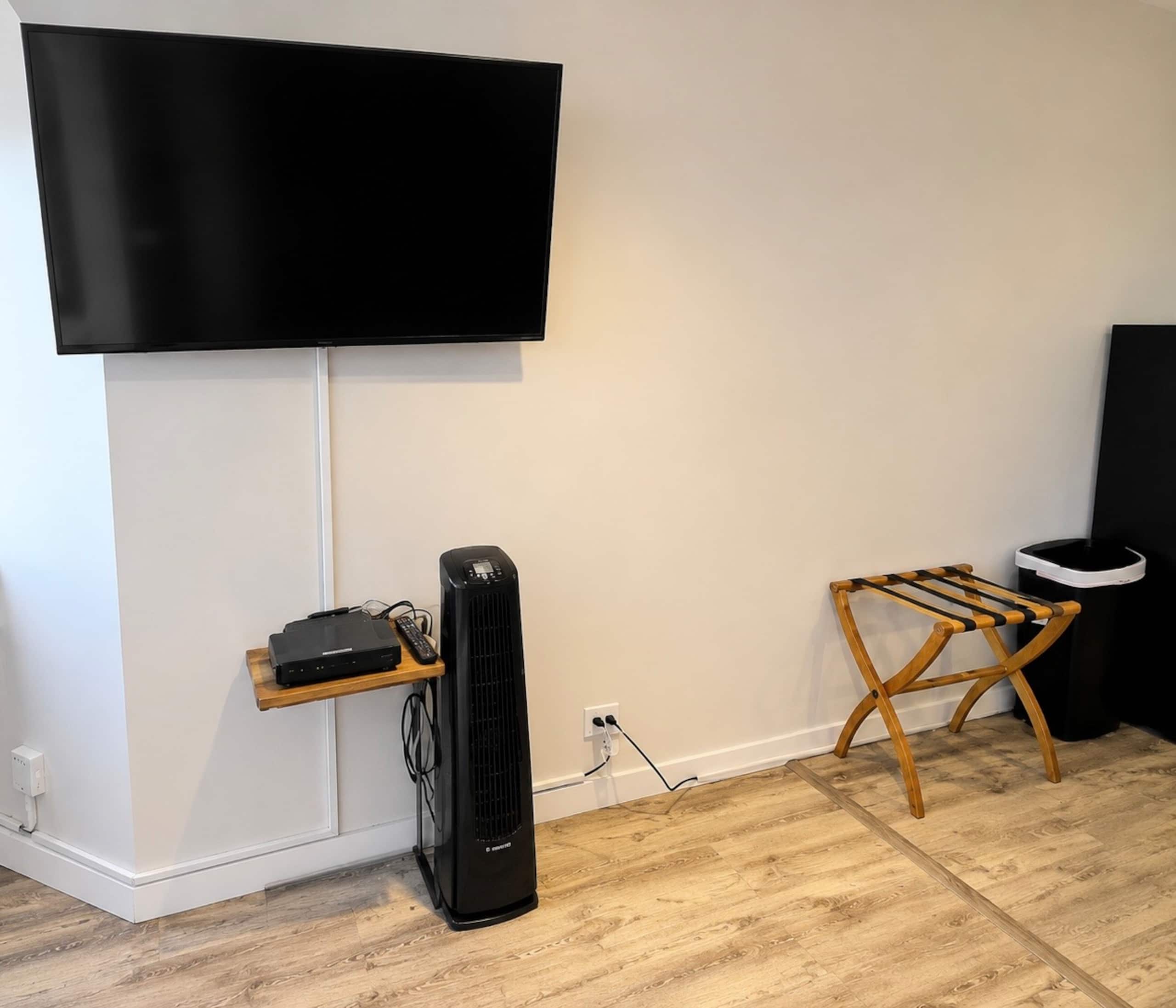 Condo in Honolulu · ★4.87 · 1 bedroom · 2 beds · 1 private bath - Image 15