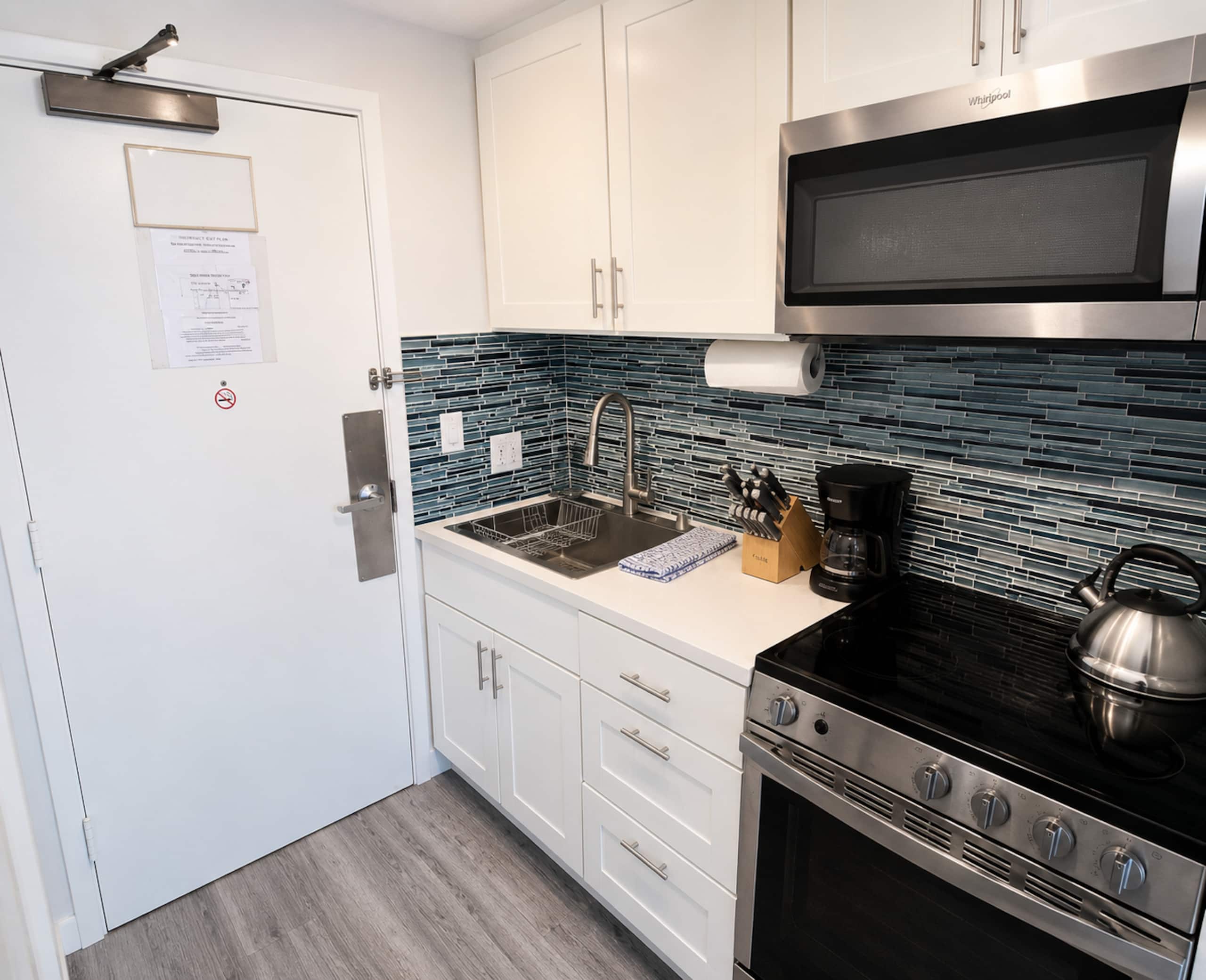 Condo in Honolulu · ★4.87 · 1 bedroom · 2 beds · 1 private bath - Image 12