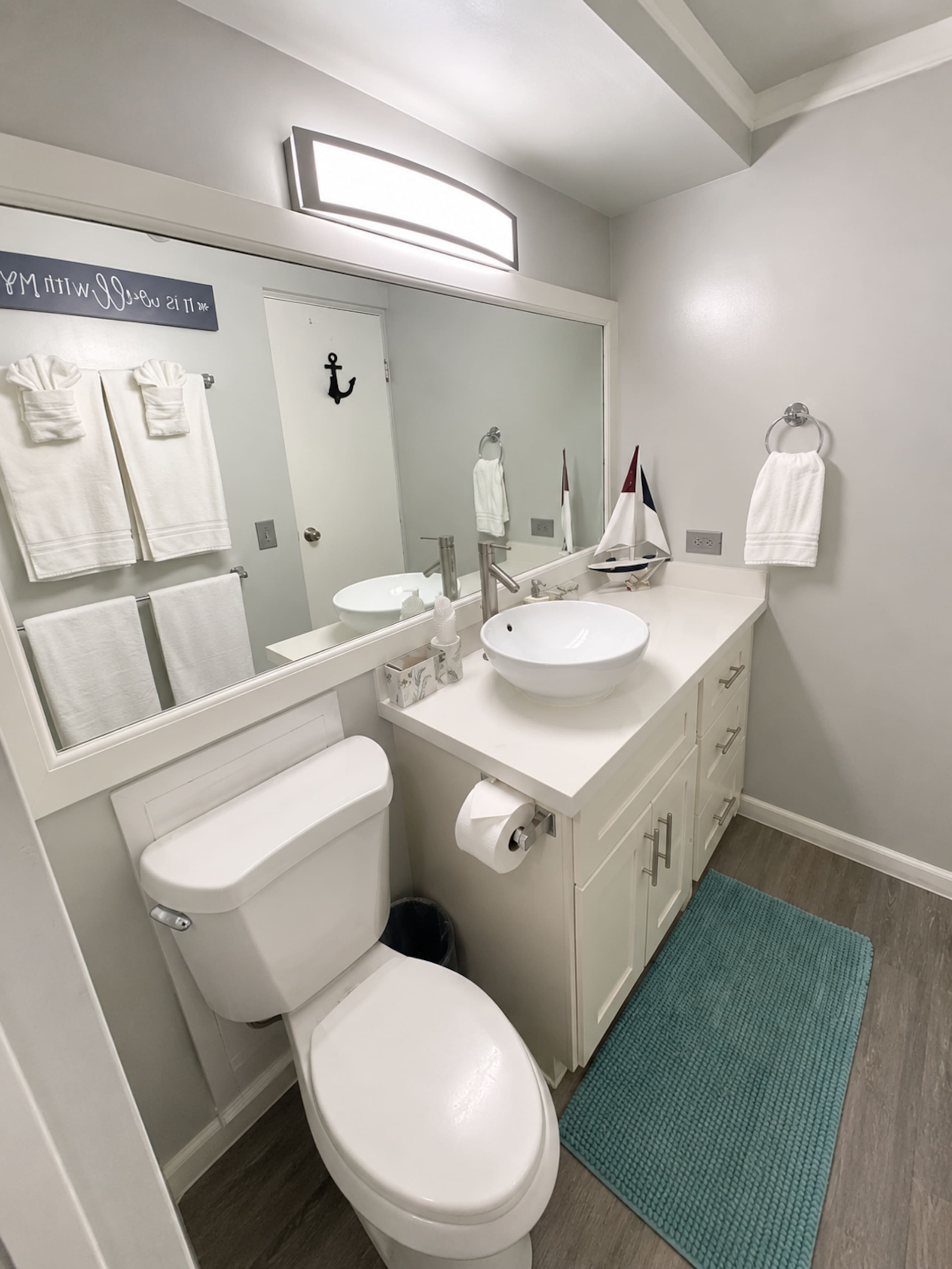 Condo in Honolulu · ★4.87 · 1 bedroom · 2 beds · 1 private bath - Image 16