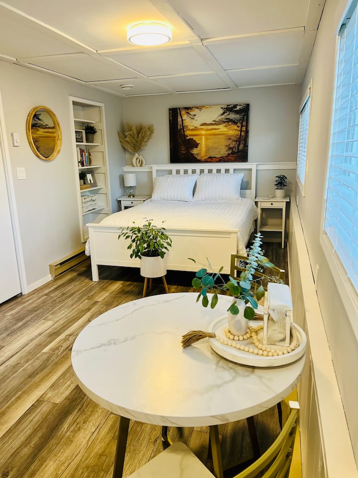 Guest Room And Private Bathroom - Langford