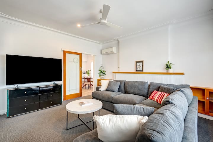 Delightful Gem – Central Location Beach and Park