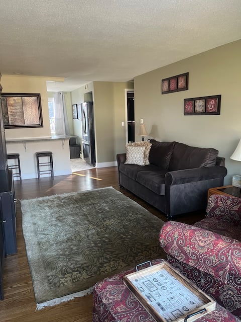 Popular Airbnb listing: Close to Niagara Falls and Airport, Mall nearby in Cheektowaga