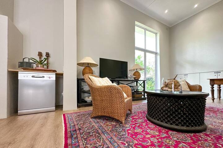 Ivy House – Super Spacious Spot -Somerset West gallery image 3