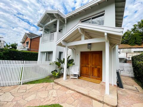 Casa en pequeño barrio cerrado