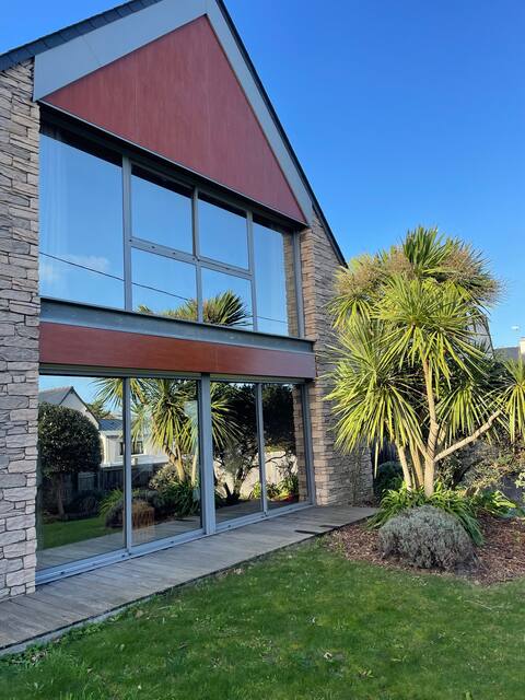 Entire house close to beaches