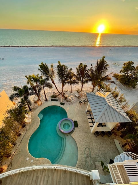 Beautiful Beachfront Home - Fort Myers Beach