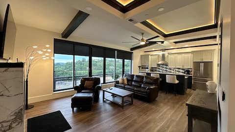 The Skytower Penthouse- Suite 2