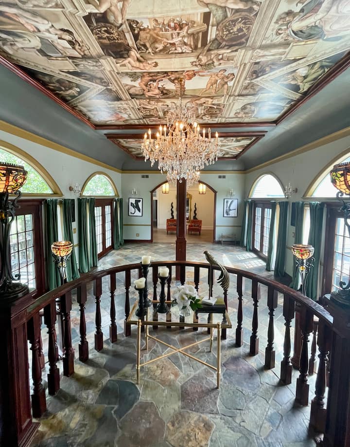 The Braun Manor| Historic 1882 Mansion |Sleeps 30 - Houses for