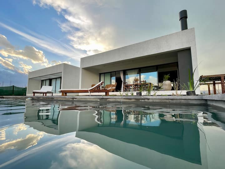 Soul and design with a lake view in Country Náutico