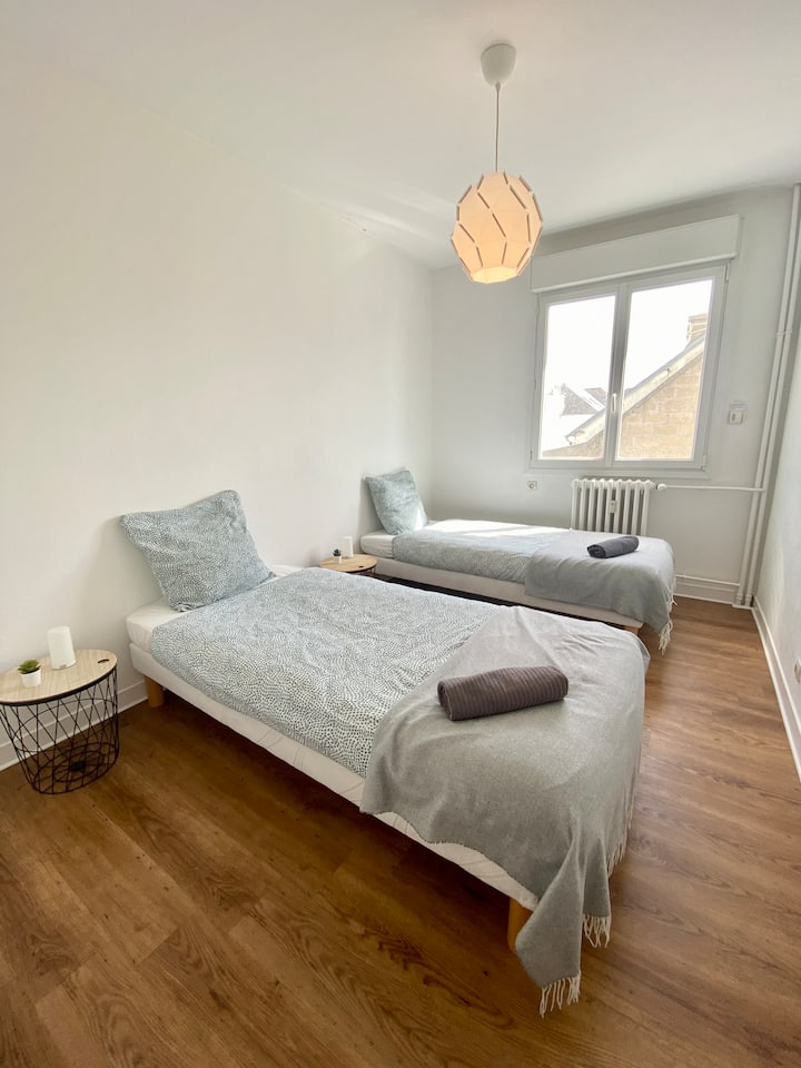 Ორი ერთადგილიანი საწოლი