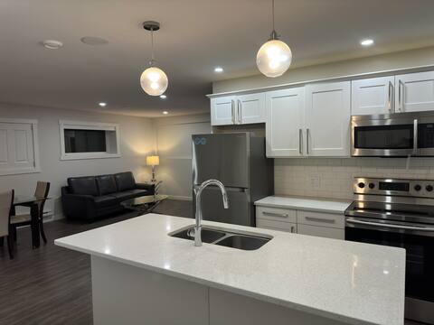 Cozy, simple & clean. Basement Suites w/ 2 Bedroom