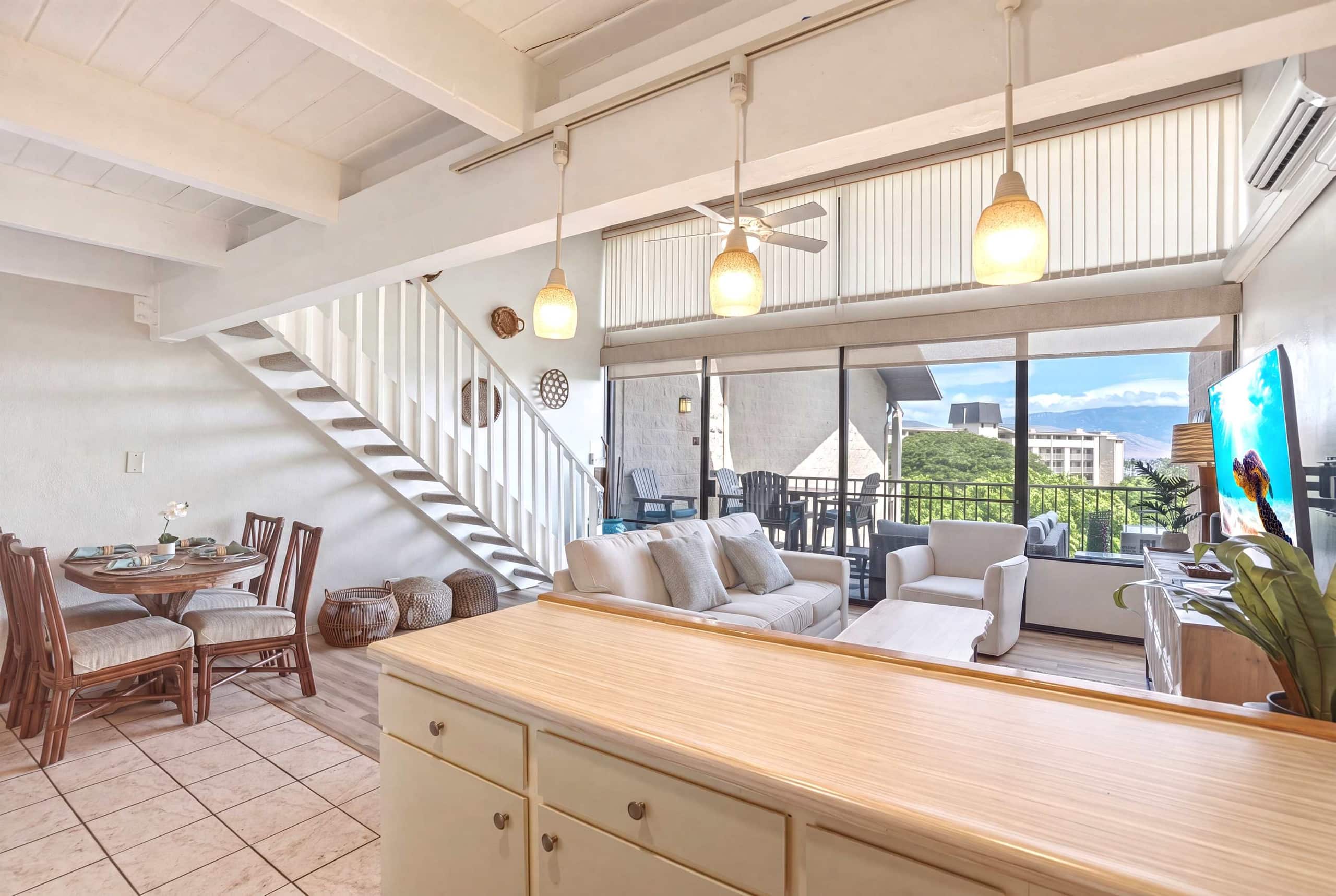 Penthouse w/ lanai, pool & beach access - Image 8