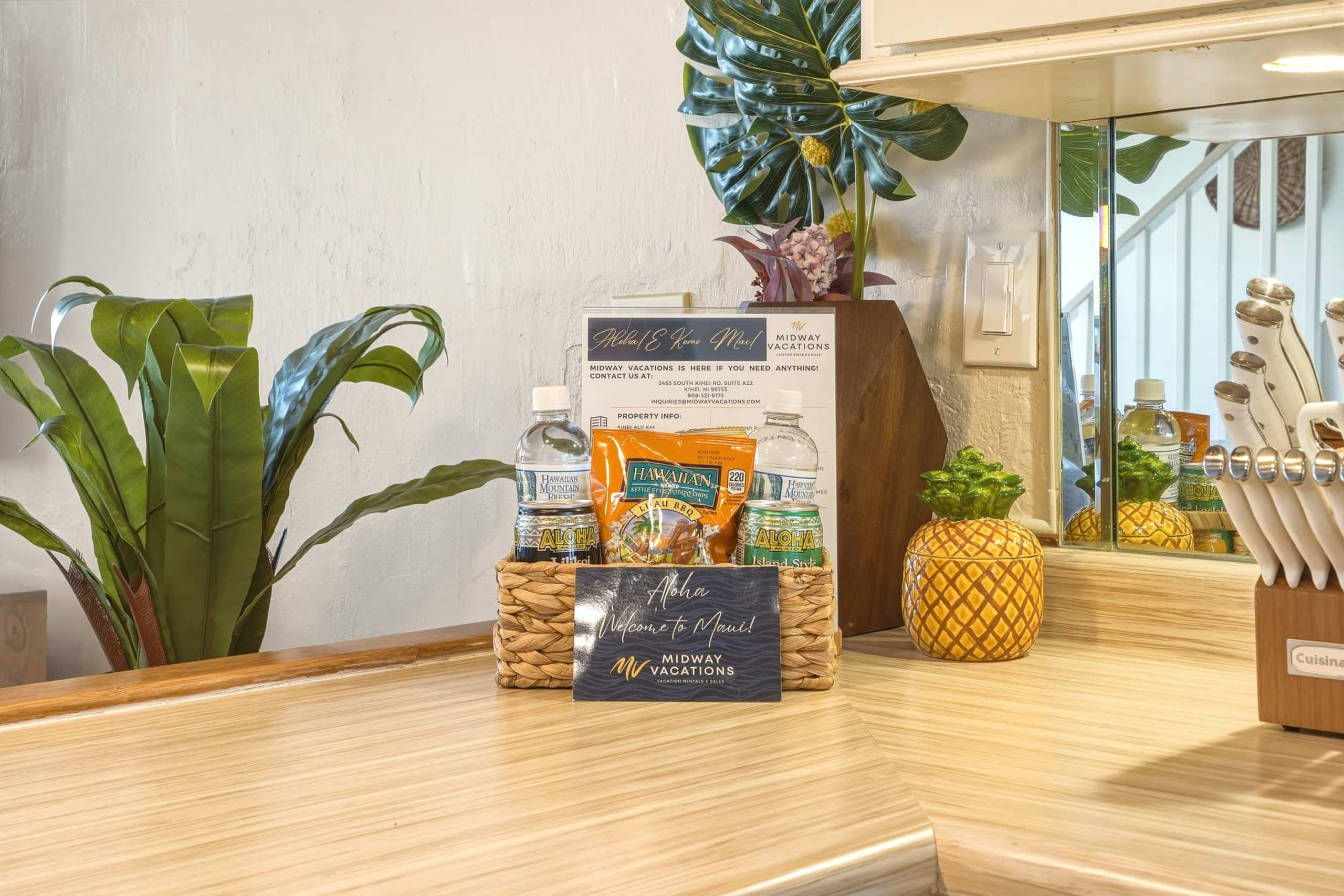 Penthouse w/ lanai, pool & beach access - Image 14