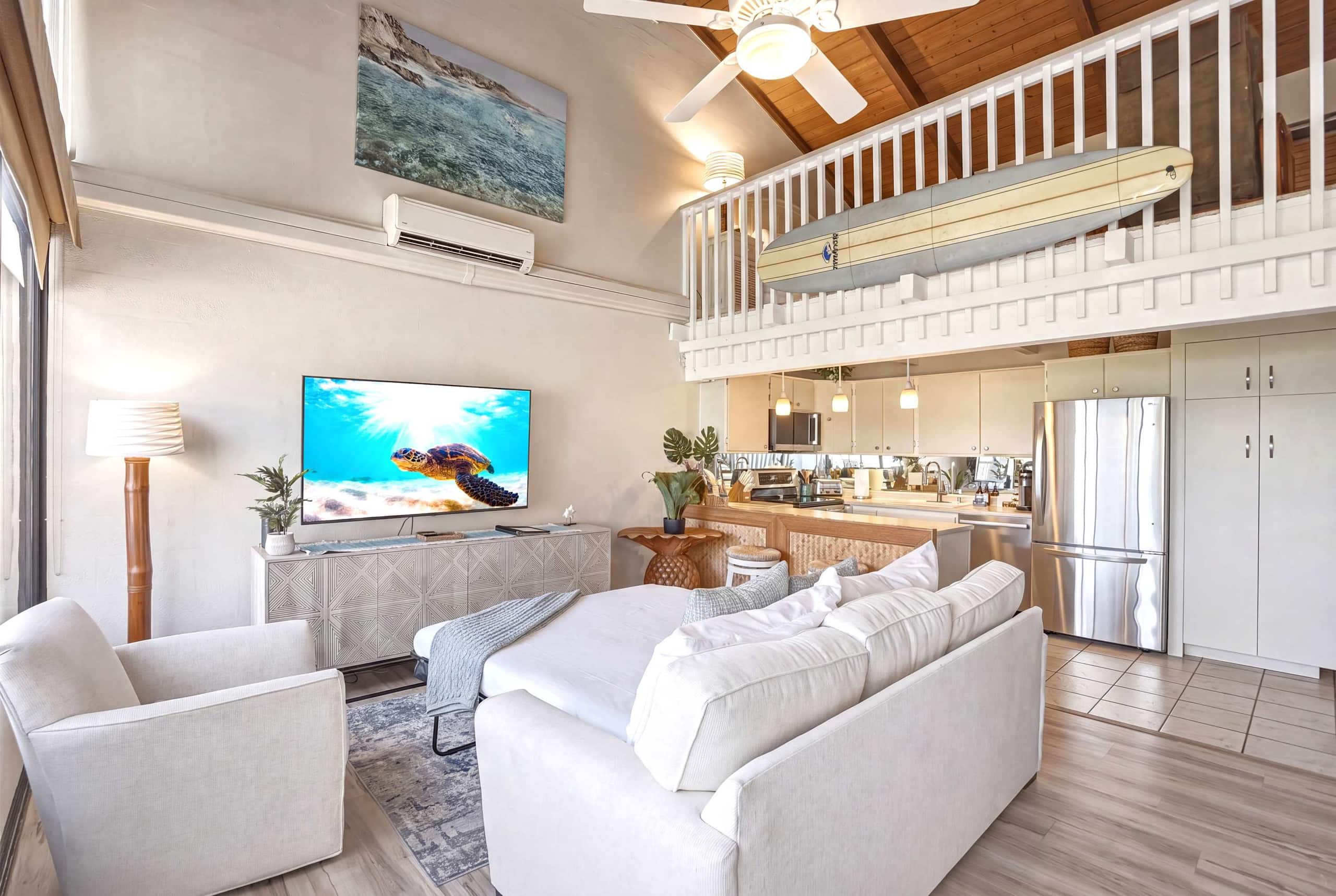 Penthouse w/ lanai, pool & beach access - Image 7