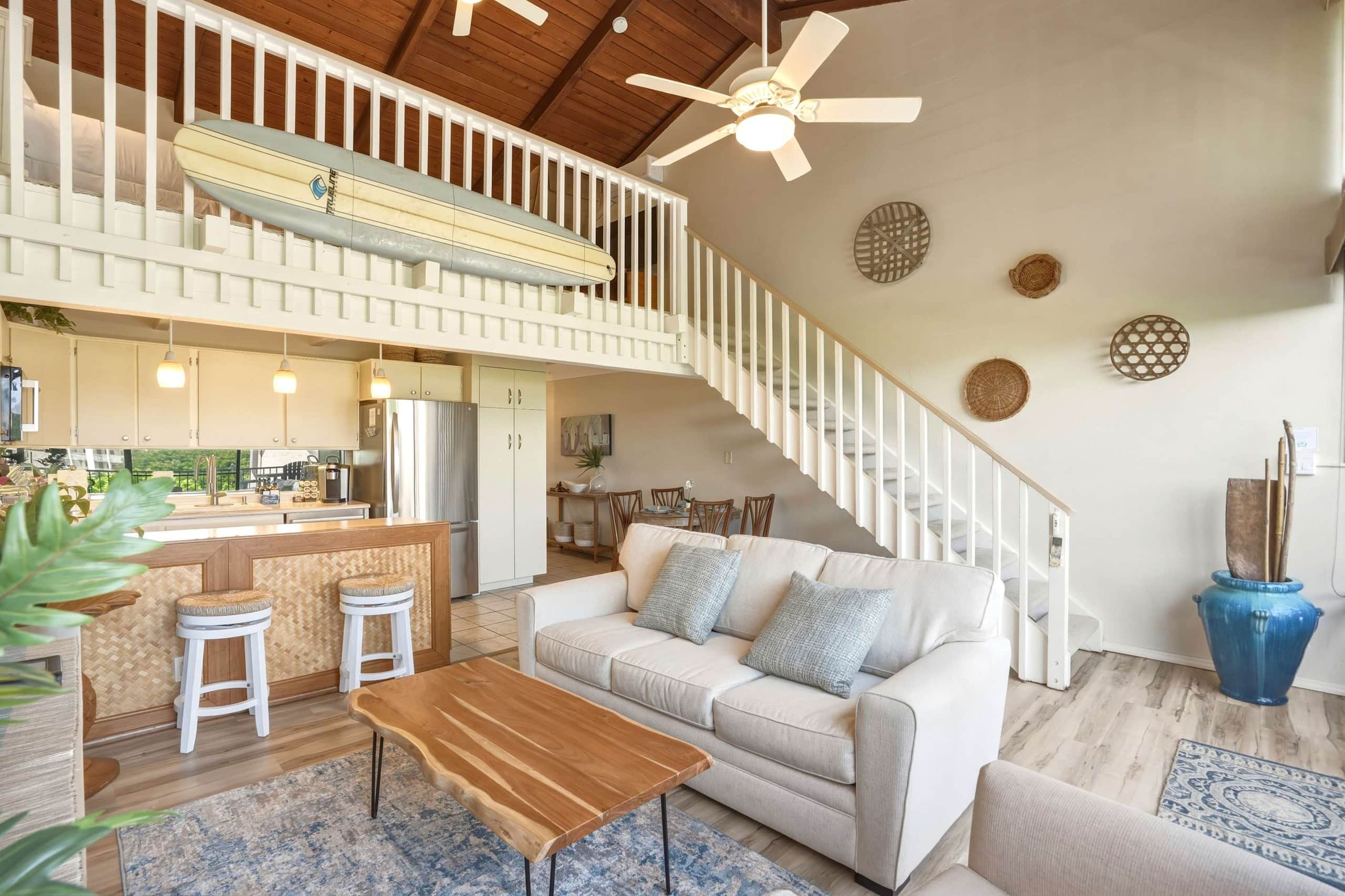 Penthouse w/ lanai, pool & beach access - Image 2