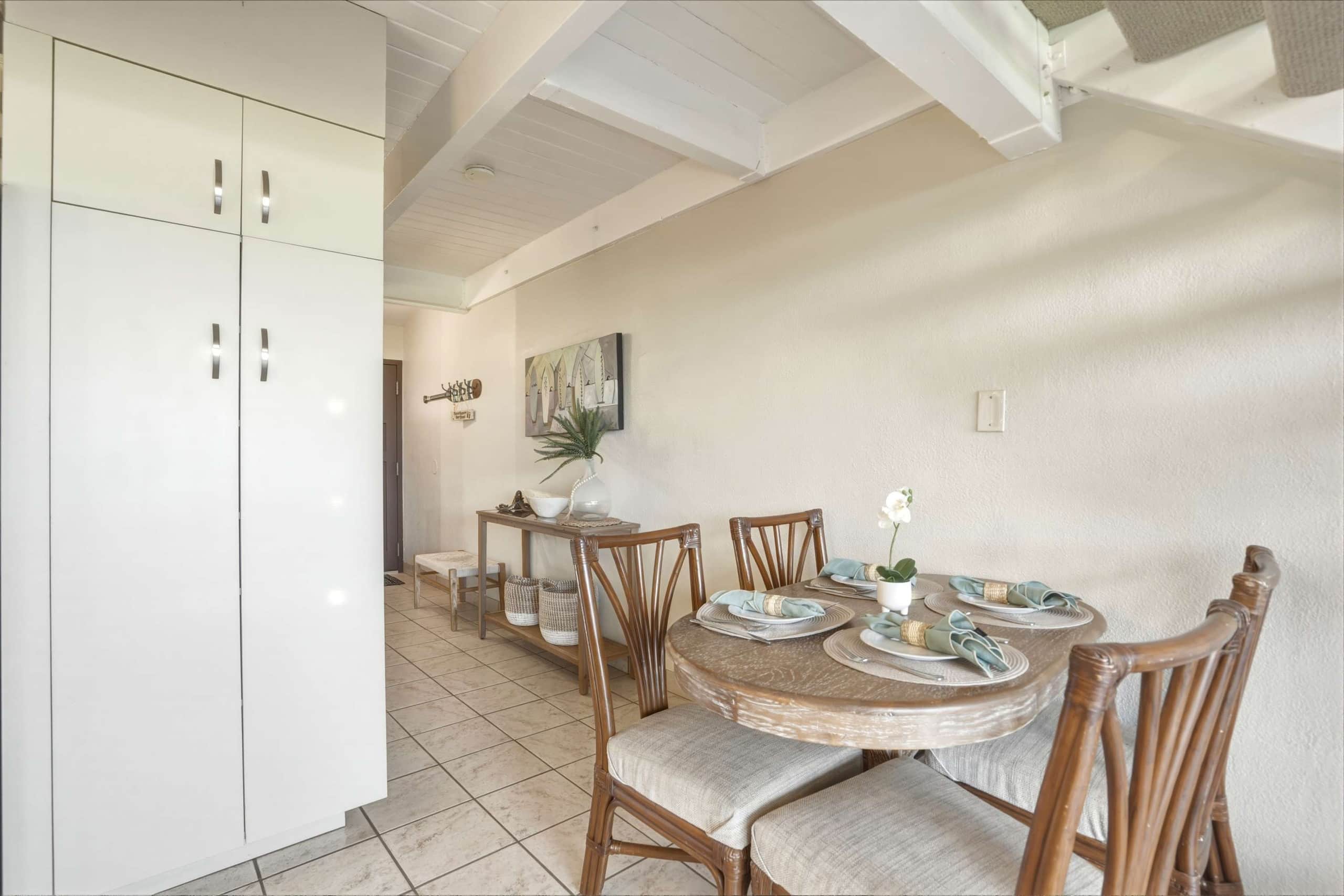Penthouse w/ lanai, pool & beach access - Image 17