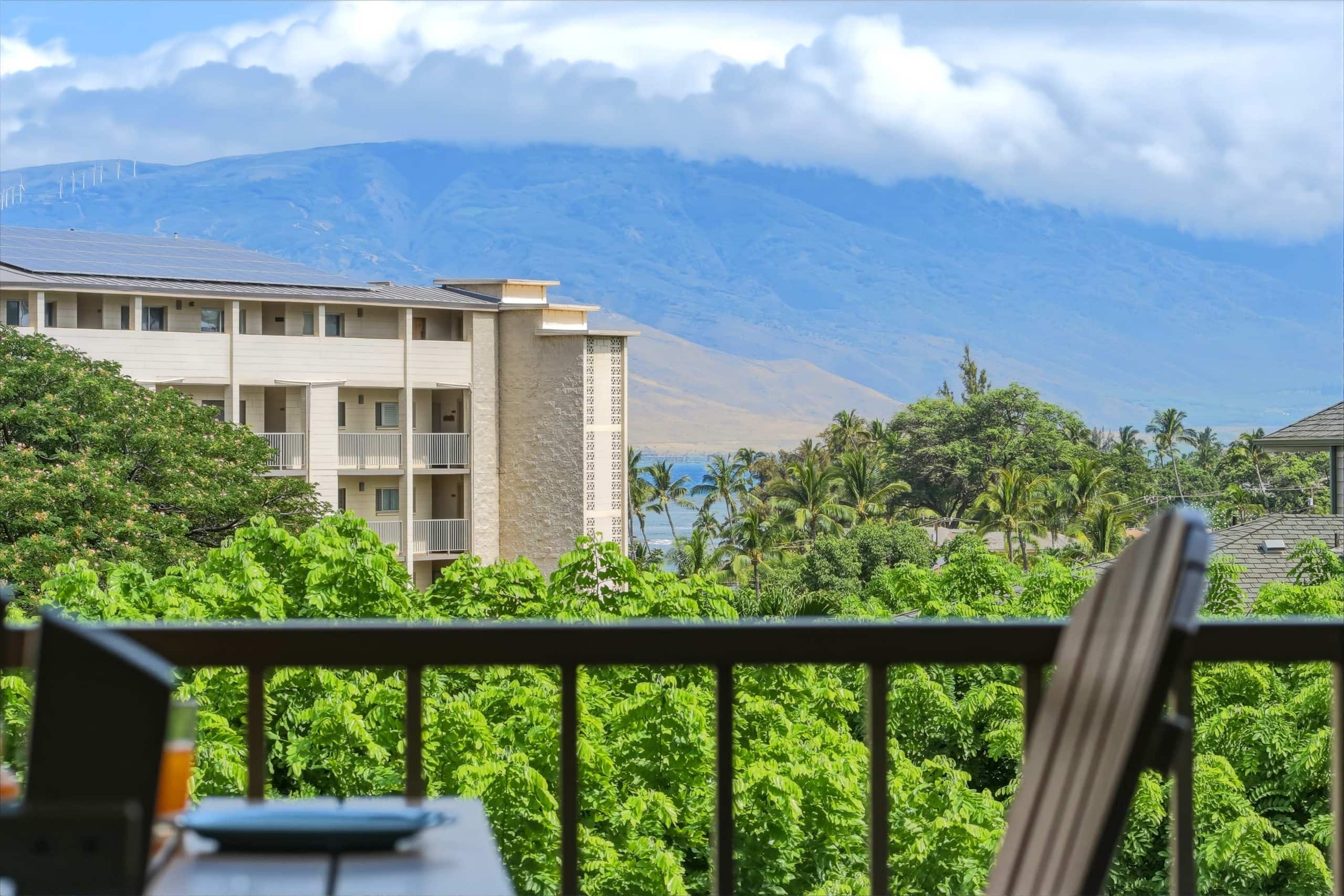 Penthouse w/ lanai, pool & beach access - Image 32