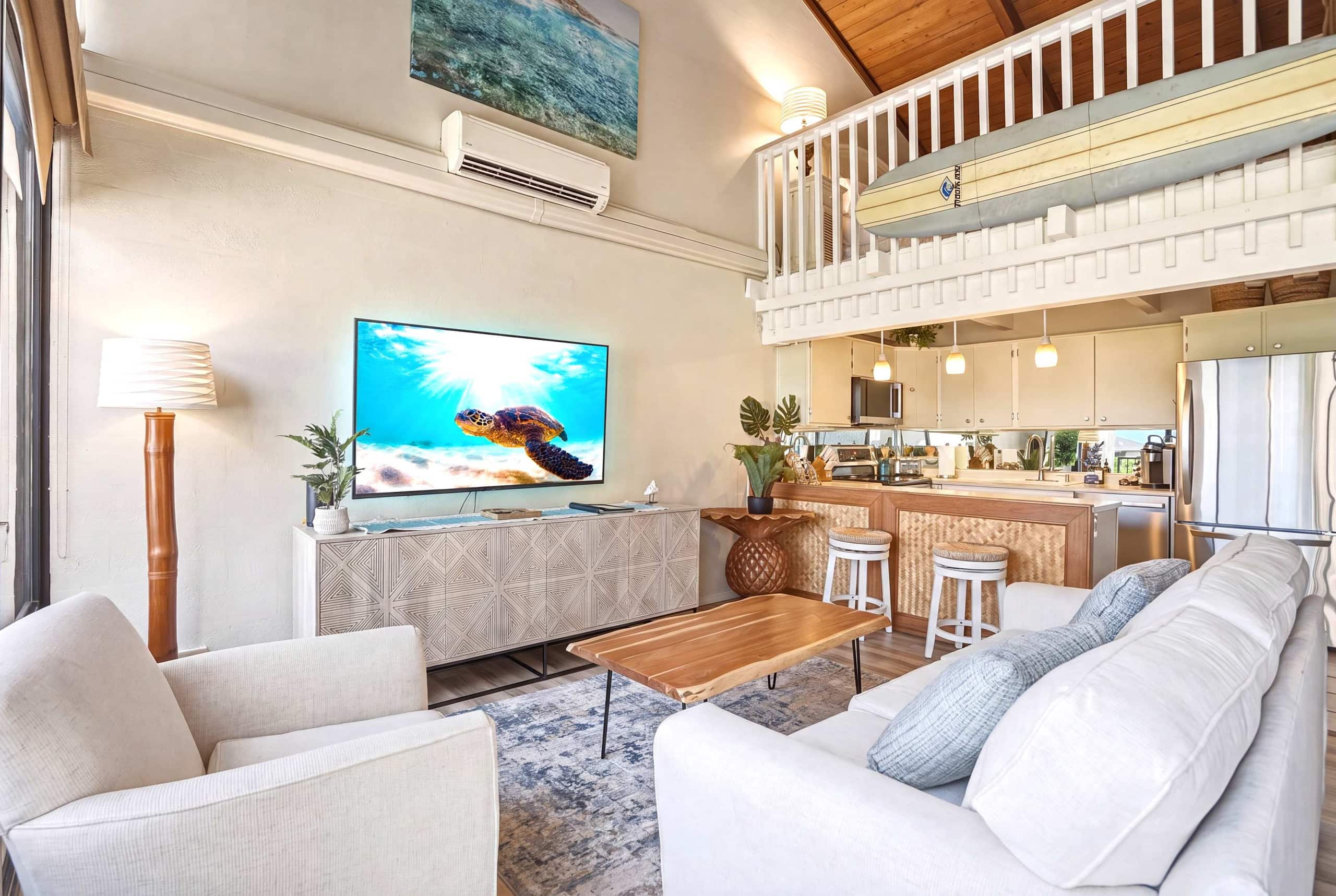 Penthouse w/ lanai, pool & beach access - Image 3