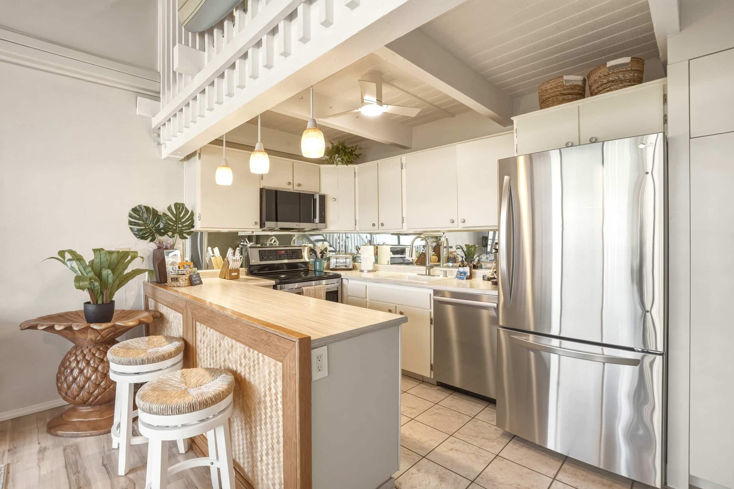 Penthouse w/ lanai, pool & beach access - Image 11