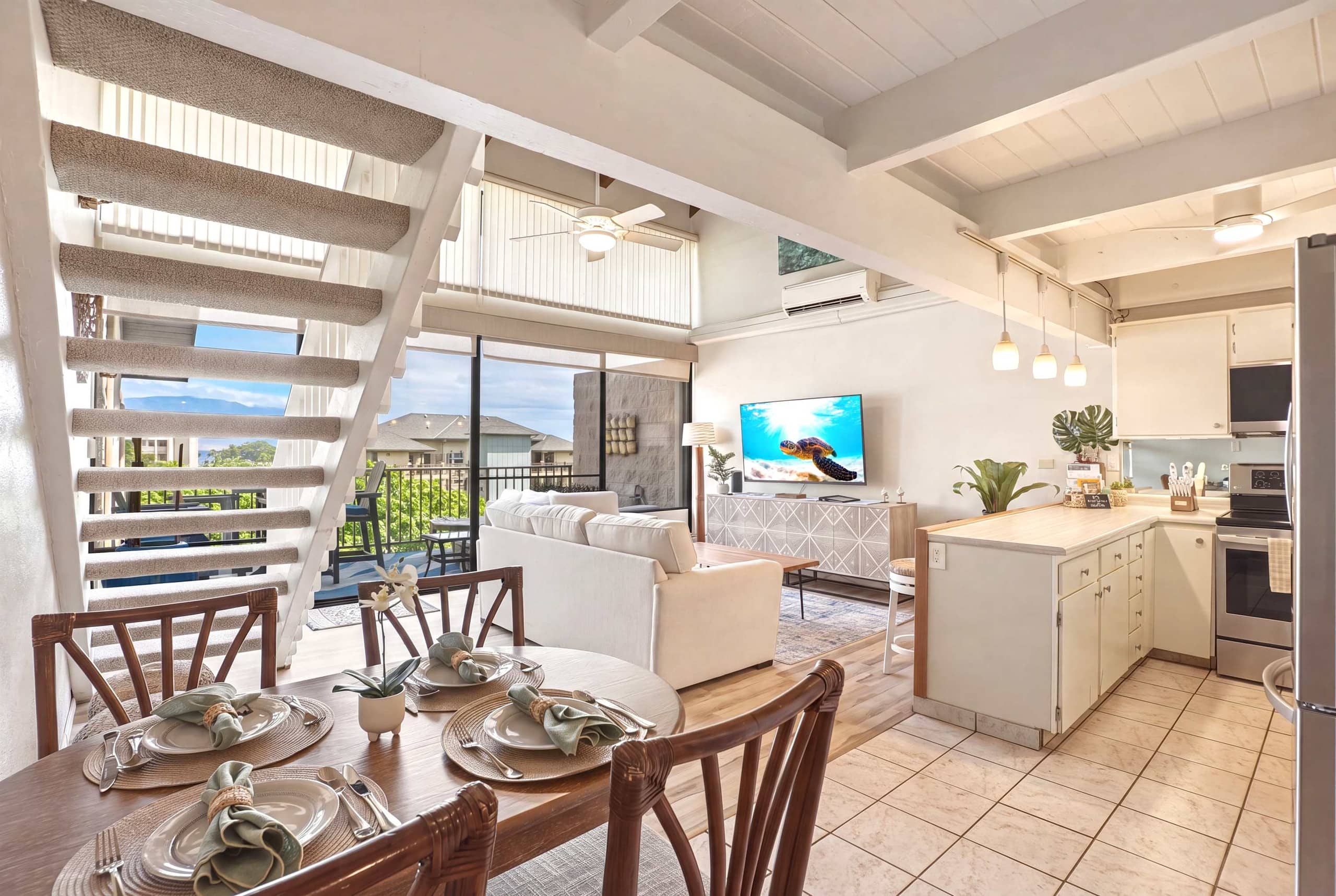 Penthouse w/ lanai, pool & beach access - Image 15