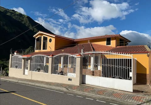 Beautiful Volcano Getaway House