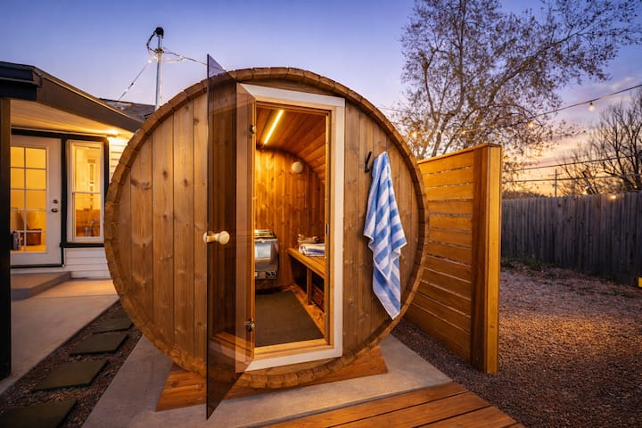 Epic Group Hang | Pickleball, Sauna & Retro Vibes - Houses for