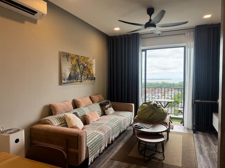 Calming & Comfortable Sea View Luxury Apartment - Sabah