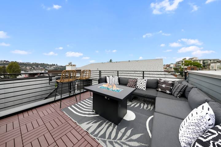 Sunset view of the Space Needle & South Lake Union gallery image 5