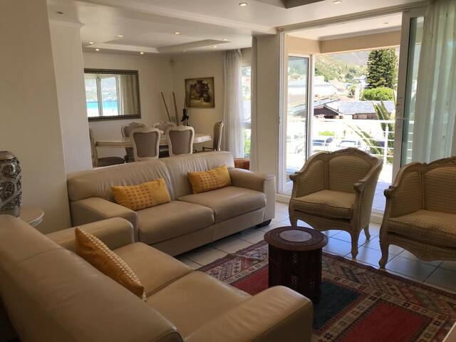 Sandcastle Houtbay, beach lovers gallery image 3