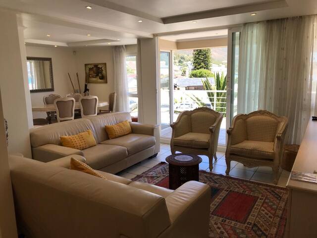 Sandcastle Houtbay, beach lovers gallery image 2