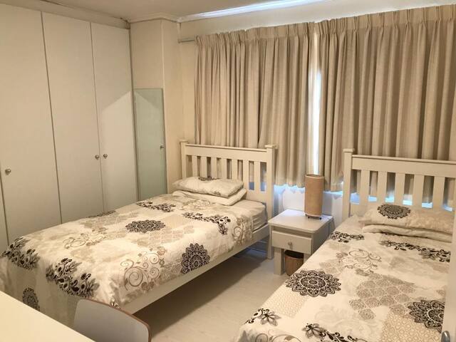 Sandcastle Houtbay, beach lovers gallery image 4