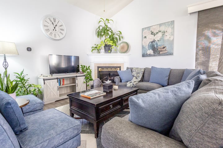 Farmington Gem, Fenced Yard, Sleeps 6 - Farmington, UT