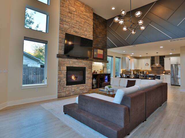 Modern House w Pool, Gym & DT View Rooftop gallery image 2