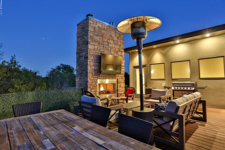 Modern House w Pool, Gym & DT View Rooftop gallery image 4