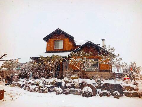 [Suni's Tree House] 1st and 2nd floors single-family home-private, fireplace, cauldron lid, village 