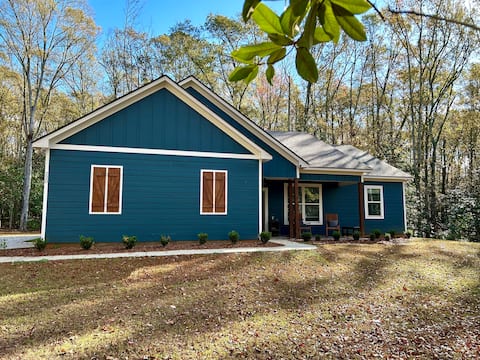 Privacy and space in downtown Pine Mountain!