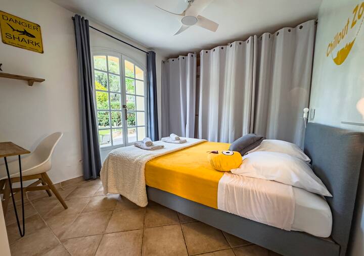 The yellow bedroom is located on the ground floor. 
With a double bed 140x200 
A large wardrobe
And a small desk area
A ceiling fan will help to keep the bedroom fresh when sleeping