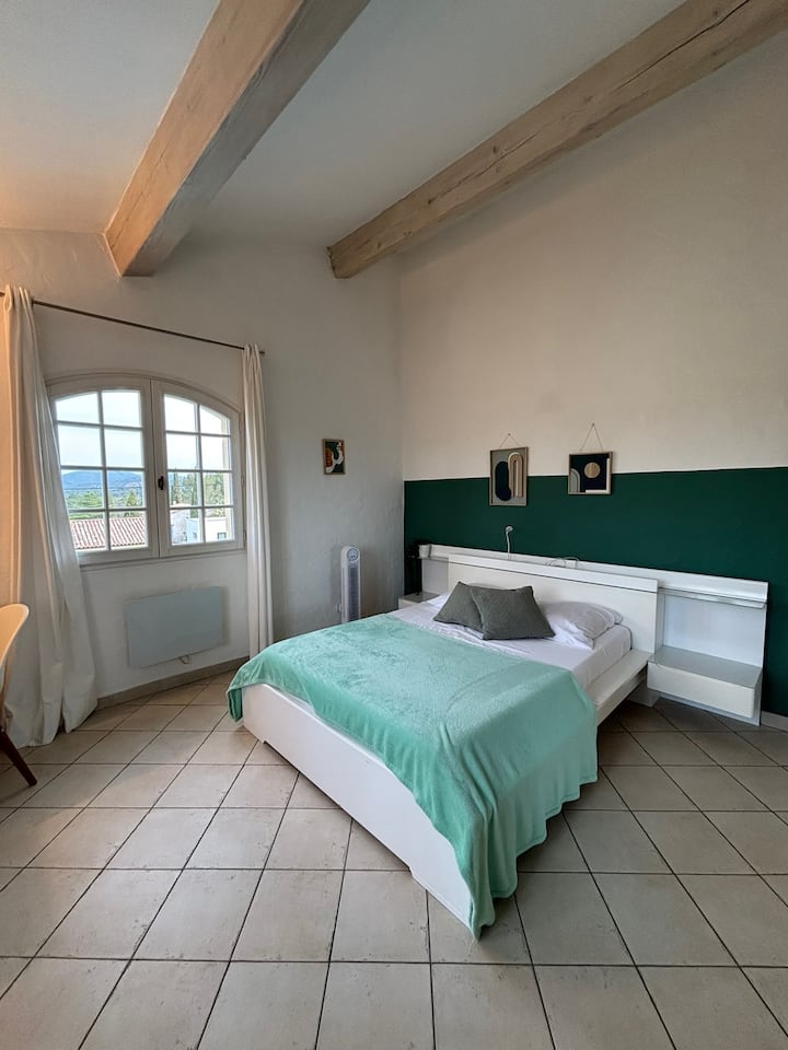 The green bedroom is located on the first floor
With a double size bed (140x190)
A large wardrobe and a desk area
A standing cooling tower will help to keep the bedroom fresh when sleeping