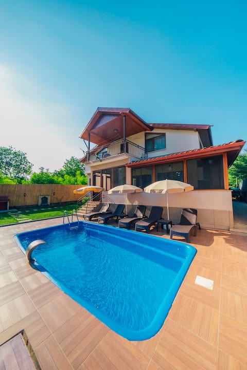 Luxury Villa with Heated Pool by Sapanca Lake