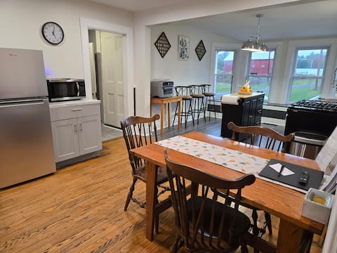 Private & Cozy Farmhouse in New Hampshire