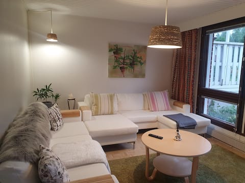 Top Airbnb: A townhouse apartment by a small pond. in Sotkamo