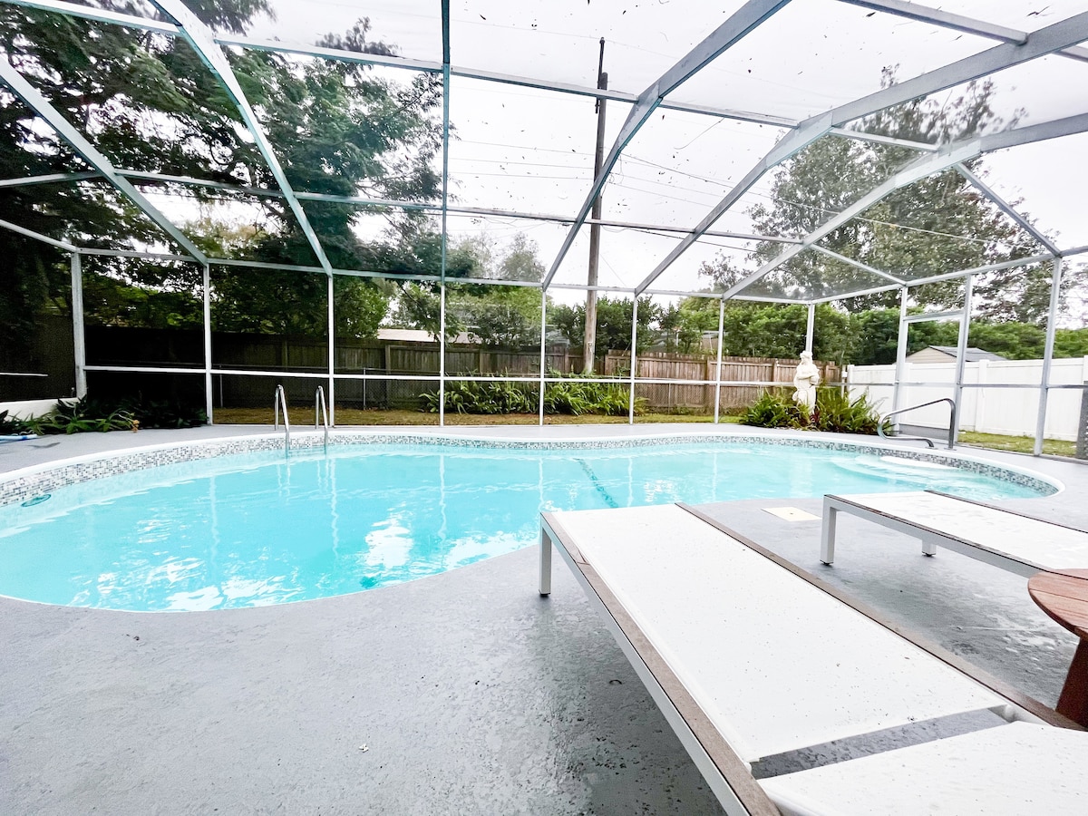 Lovely Tampa Pool Home Near Zoo & Busch Gardens! Houses for Rent in