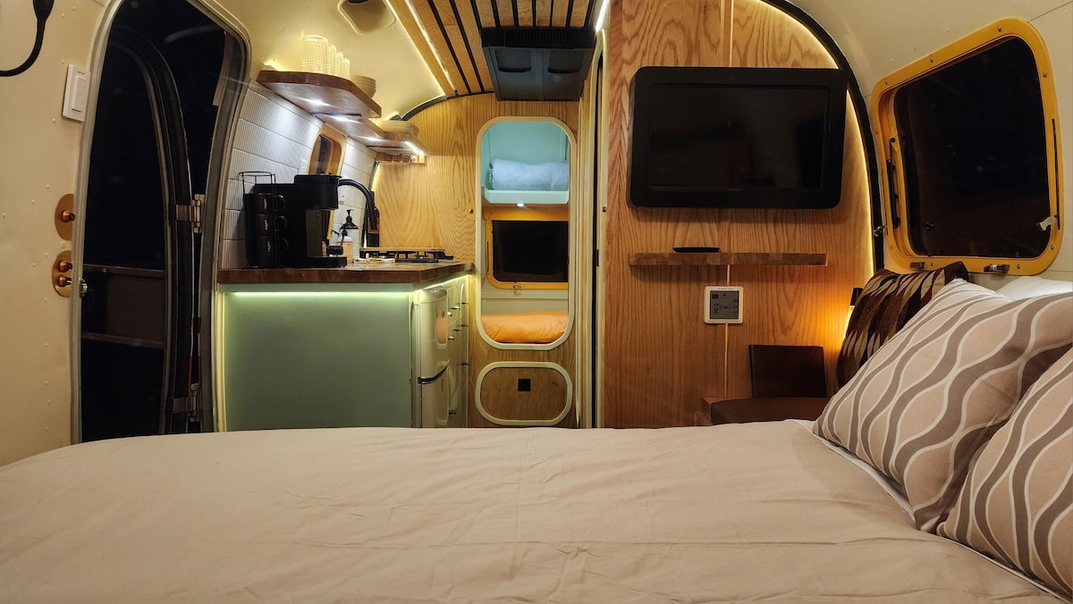 Shtëpia jote e vogël larg shtëpisë. 