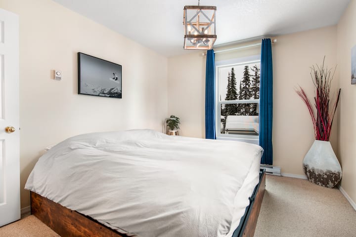 Dhomë gjumi kryesore me krevat dopio "King"