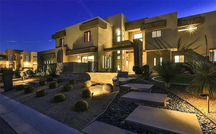 #47 Luxurious Mansion Infinity Pool Spa Tesla - Las Vegas, NV