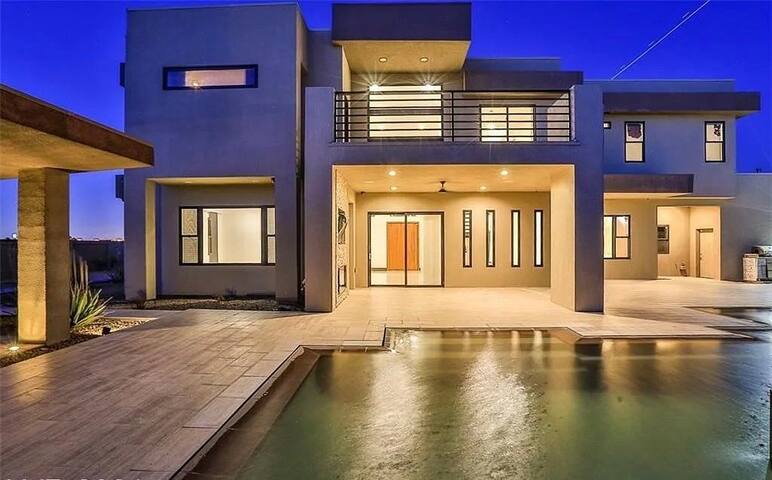 #47 Luxurious Mansion Infinity Pool Spa Tesla gallery image 3