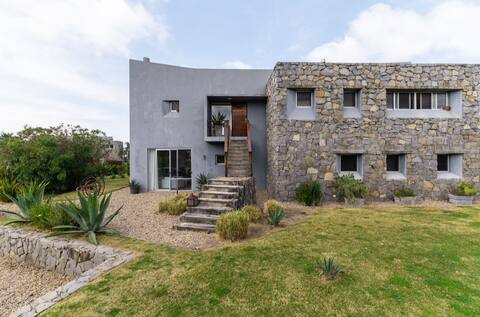 Spectacular oceanfront house in a gated community