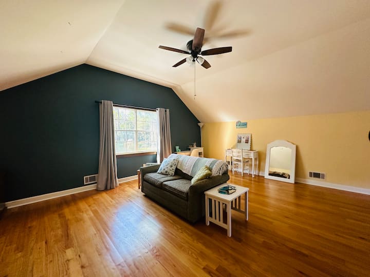 Island Loft Retreat - Wilmington Island, GA