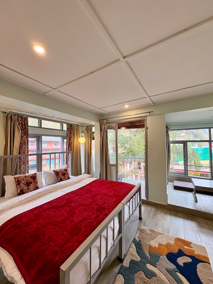 Peaceful Studio Room in Dharmkot - 5 min to Center